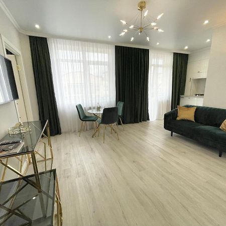 Luxury Emerald Apartments Irpin Esterno foto