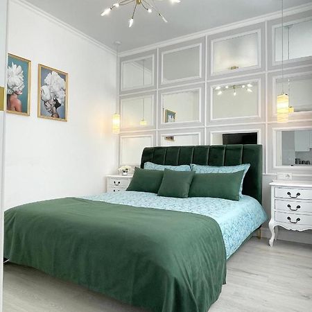 Luxury Emerald Apartments Irpin Esterno foto