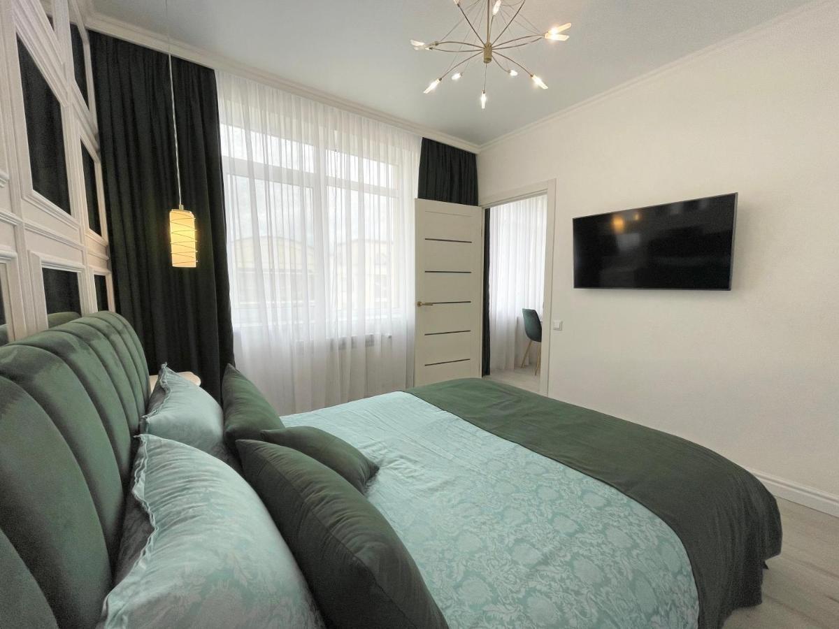 Luxury Emerald Apartments Irpin Esterno foto
