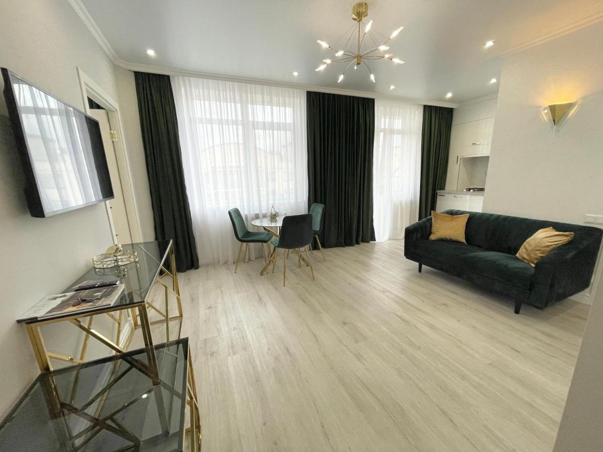 Luxury Emerald Apartments Irpin Esterno foto