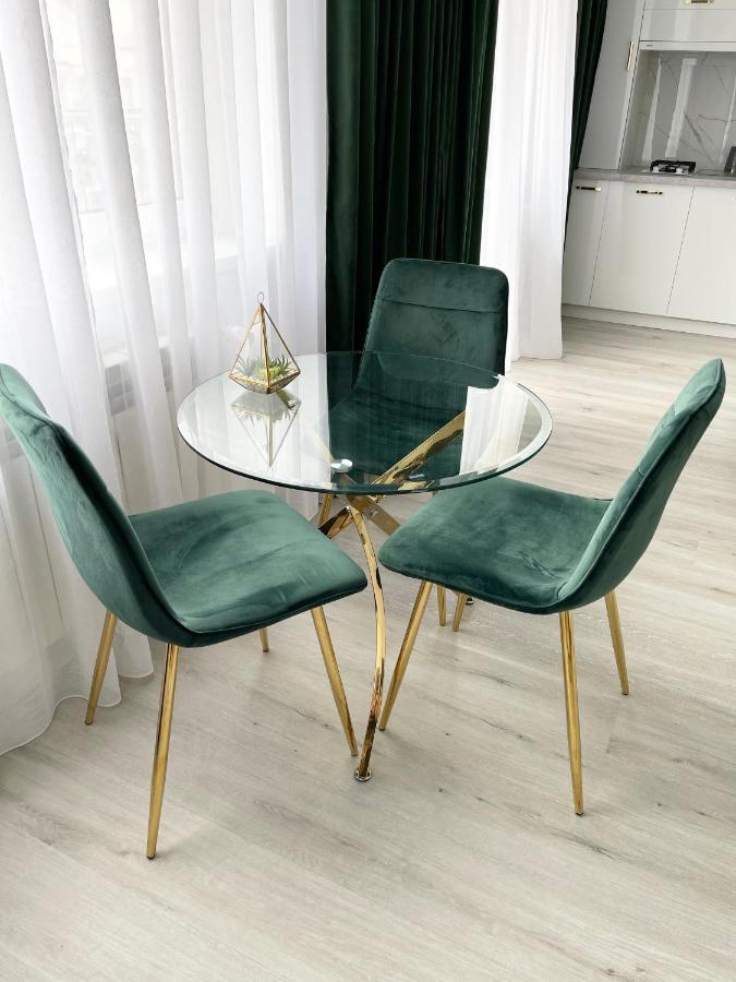 Luxury Emerald Apartments Irpin Esterno foto