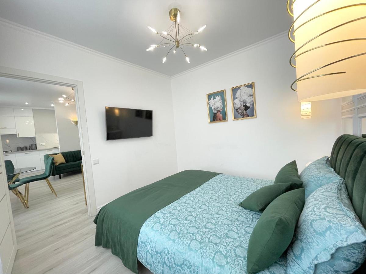 Luxury Emerald Apartments Irpin Esterno foto
