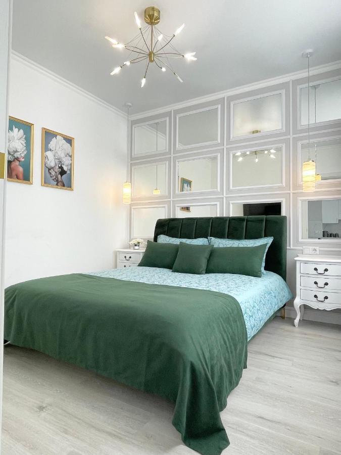 Luxury Emerald Apartments Irpin Esterno foto