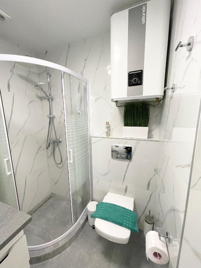 Luxury Emerald Apartments Irpin Esterno foto