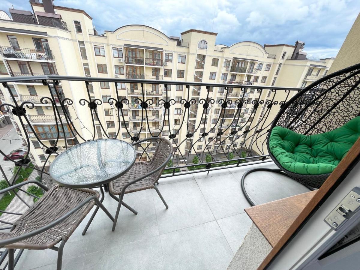 Luxury Emerald Apartments Irpin Esterno foto