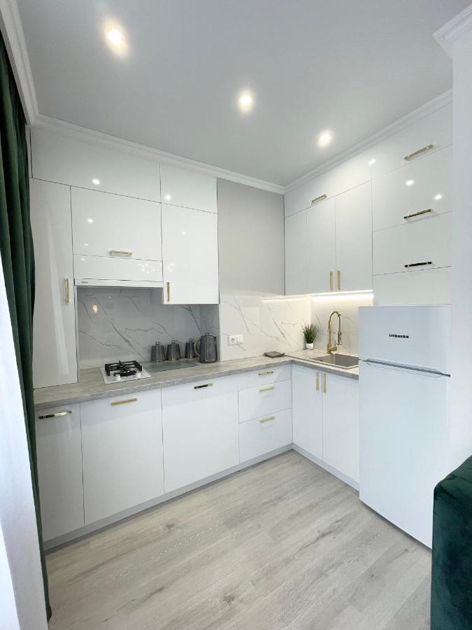 Luxury Emerald Apartments Irpin Esterno foto
