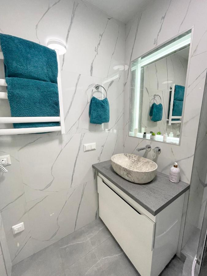 Luxury Emerald Apartments Irpin Esterno foto