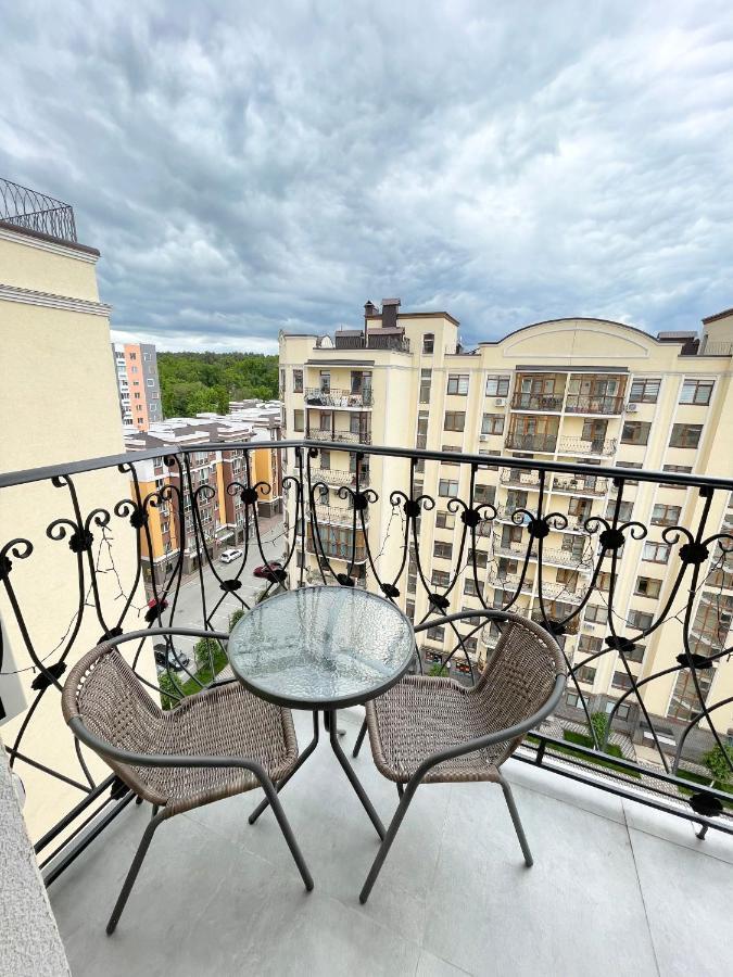 Luxury Emerald Apartments Irpin Esterno foto